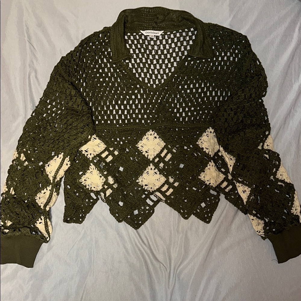 Davi&Dani Green and Cream V-Neck Cut-Out Sweater